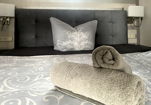 gh-zimmer-schlafzimmer2-bett